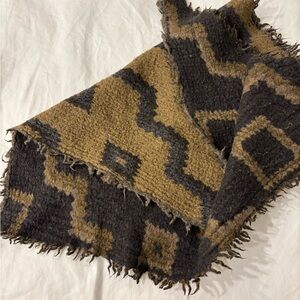 Aritzia Wilfred Merino Wool Triangle Scarf